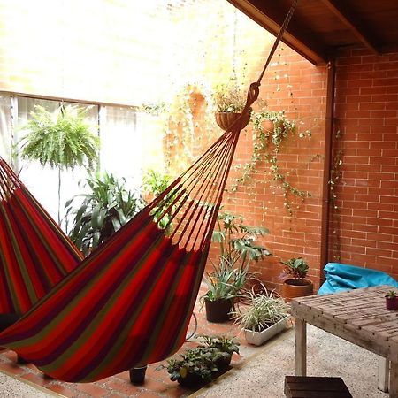 Iris Hostel Medellín Buitenkant foto