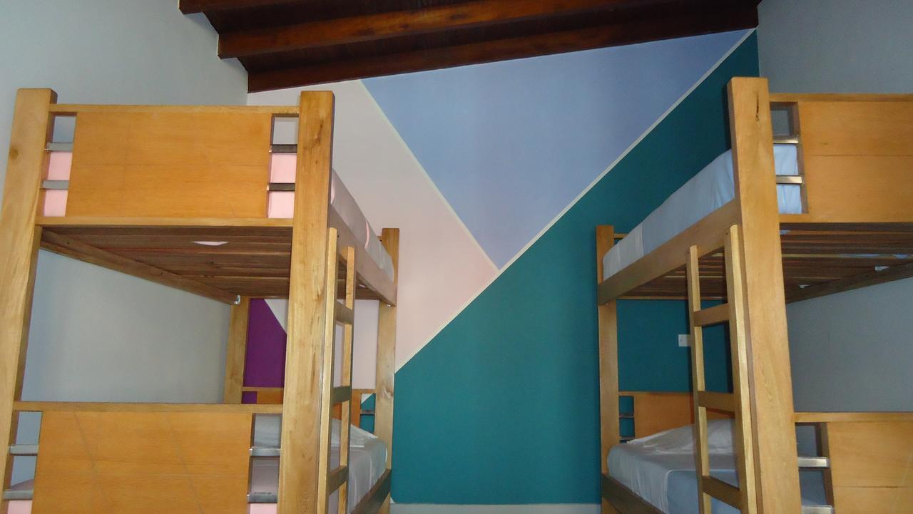 Iris Hostel Medellín Buitenkant foto