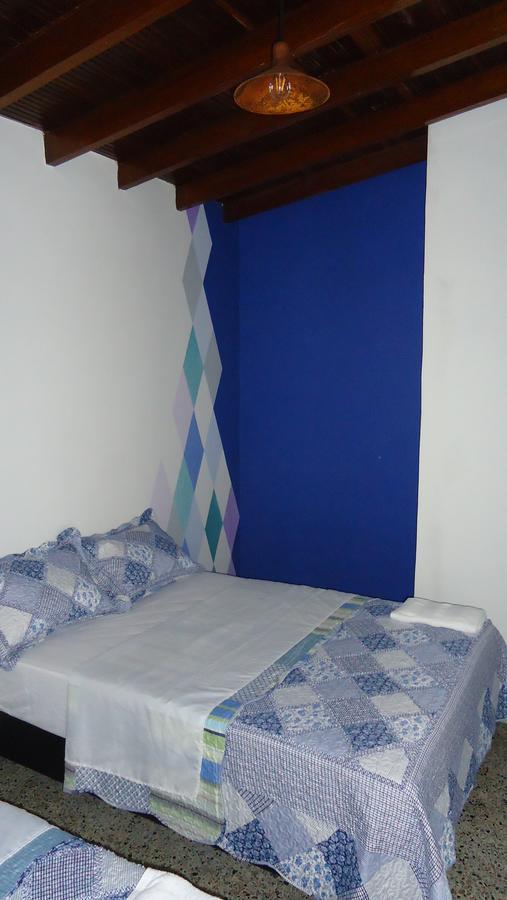 Iris Hostel Medellín Buitenkant foto