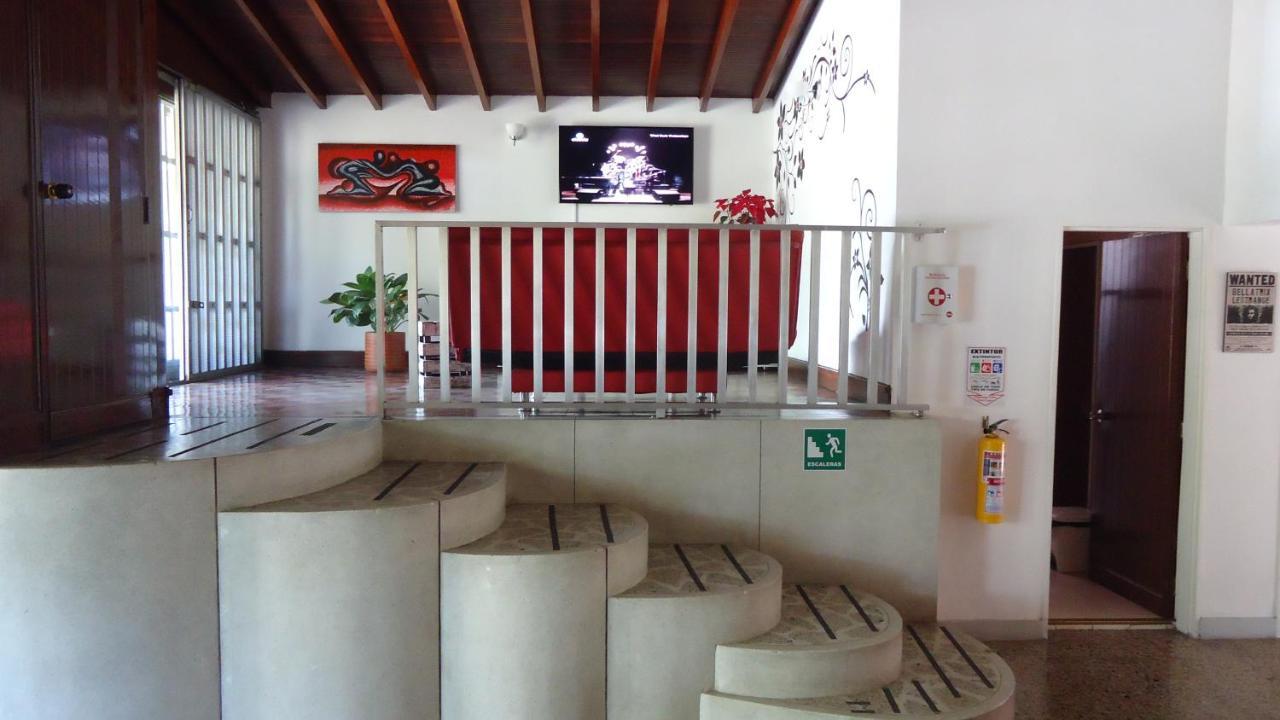 Iris Hostel Medellín Buitenkant foto