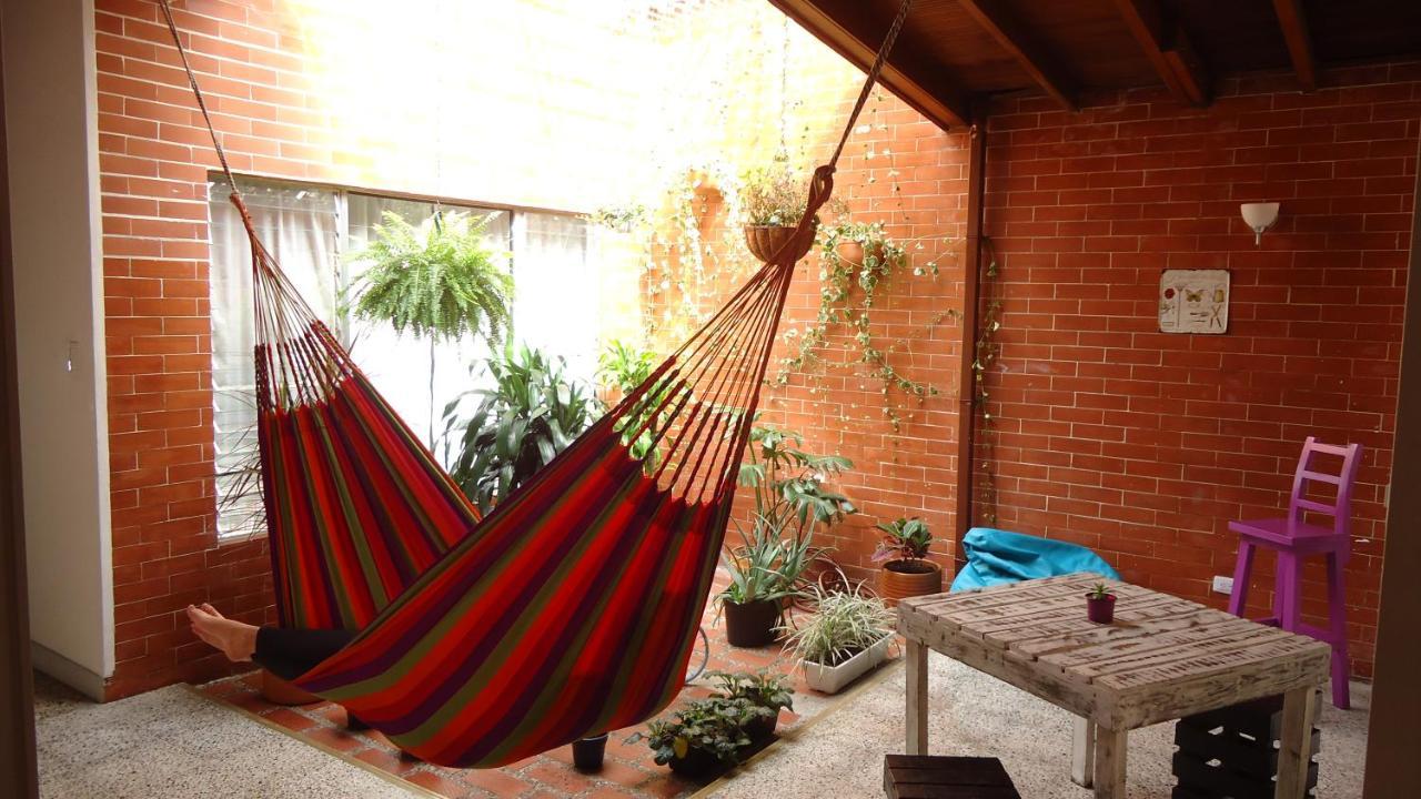 Iris Hostel Medellín Buitenkant foto